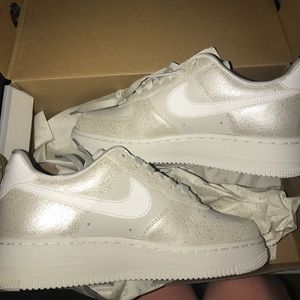 Nike women’s Airforce 1 ‘07 PRM SIZE 8.5